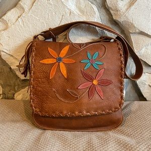 Gorgeous handmade leather messenger style bag 🌻